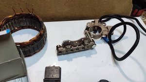 Трехуровневый регулятор напряжения генератора. Mitsubischi 95АМ.Форд Транзит 2.5D. Как установить???