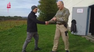 Айки-дзю-дзюцу.Техника броска с выходом на болевой.Подробное объяснение с показом бросковой техники