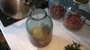 Ароматный и Очень Вкусный ! Клубничный компот на зиму ! Зимой пожалеете , что сделали мало !