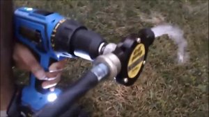 Насос-помпа на дрель — шуруповёрт.