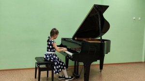 Ольга Севастьянова, 7 лет. "Четыре кота" цикл пьес для фортепиано. Исполняет автор.