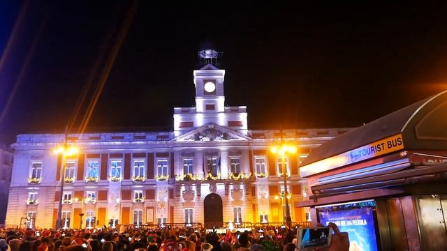 ? С НОВЫМ 2023 ГОДОМ! Встреча Нового Года в Испании, Пуэрта-дель-Соль, Мадрид. смотреть онлайн