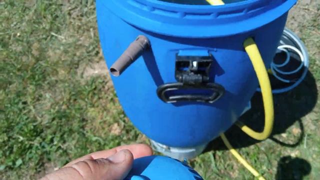 ЛЕТНИЙ ДАЧНЫЙ ДУШ ИЗ БОЧКИ С ТЕНОМ смотреть онлайн