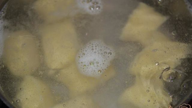 Картофельные кнели с соусом Бешамель