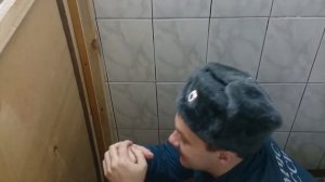 Китаец срет