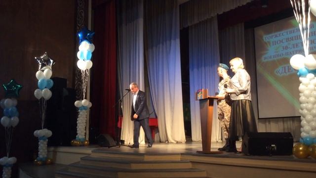 Тихвин: военно-патриотический клуб "Десант" принимает поздравления с 30-летием смотреть онлайн