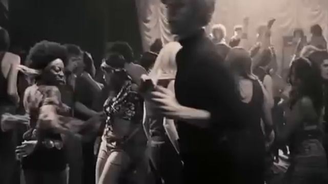 Tom Hughes dances смотреть онлайн