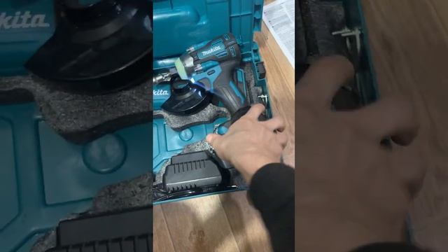 Обзор аккумуляторного инструмента Makita 2в1 Гайковерт / Ушм