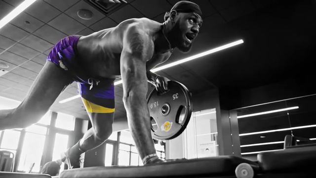 Историческое событие: Hyperice X Lakers смотреть онлайн