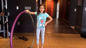 Как научиться крутить обруч или How to hula hoop for beginners от littleZlata