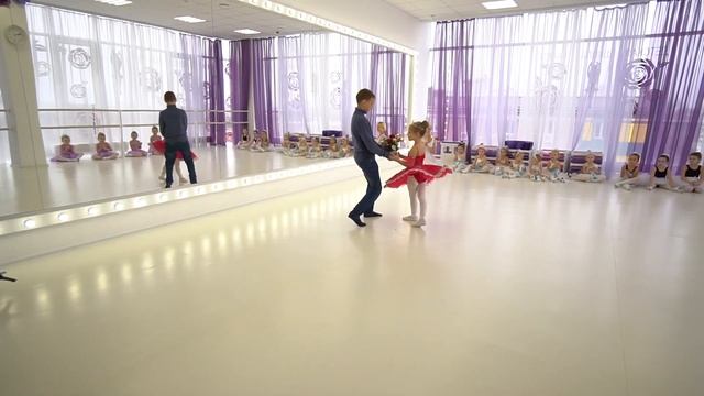 Танец с утренника Детская школа балета Lil Ballerine г.Ростов-на-Дону смотреть онлайн