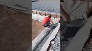 Делаем дренаж под подушку фундамента