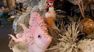 Ходим по магазинам! Выбираем новогодние игрушки! Видео для детей! ???