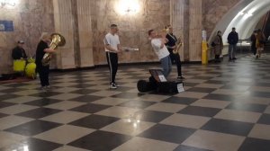Москва метро Таганская живая музыка онлайн  2022