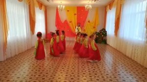 Танец Рябинки МБДОУ 59 Цыплята г. Северодвинск исполняют дети 4 лет