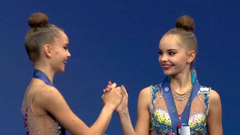 На Чемпионате мира по художественной гимнастике Дина и Арина Аверины завоевали 10 наград