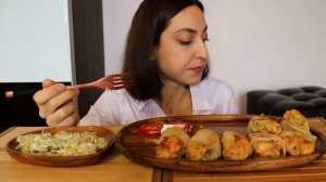 мукбанг  ГОЛУБЦЫ из пекинской капусты  жареный лопух с яйцом/ не асмр