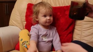 маленькая Ева (2 года) рассказывает стихи