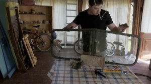 Разборка рамки лобового стекла ГАЗ 51. Установка стекол на герметик.