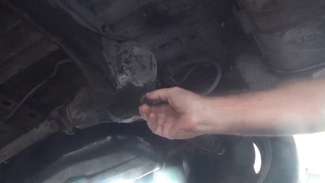 Changing Differential Oil In Daihatsu Hijet Micro Van смотреть онлайн