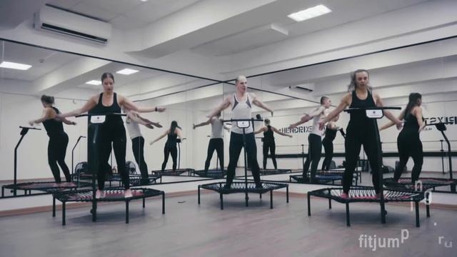 Джампинг Фитнес - фитнес на батутах в Москве