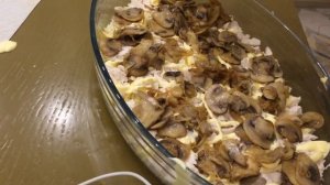 Салат из Куриной грудки , шампиньонов и чернослива