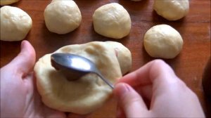 Булочки с вареной сгущенкой и штрейзелем / Дрожжевые булочки с посыпкой