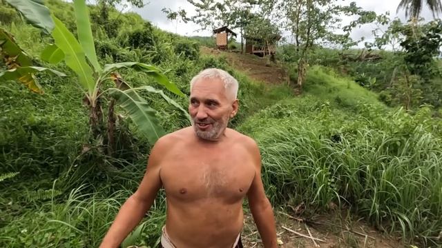 Отец и сын строят домик в деревне | Созрели помидоры и бананы | Жизнь в тропиках с филиппинкой