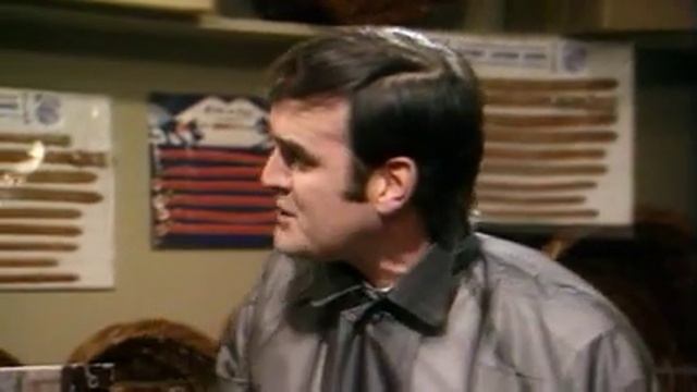 Monty Python Live on Gold - Dead Parrot Sketch смотреть онлайн