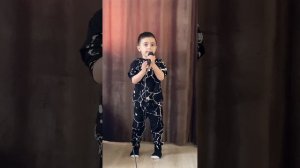 «Мы вдвоем» Макс Фадеев  5 летний мальчик поет песню «мы вдвоем»