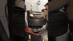 Монтаж бронированного колеса, установка новой шины Michelin Pax Sistem стоимостью 3000€