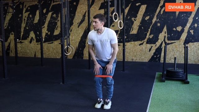 Как правильно делать приставные шаги с фитнес-резинкой?