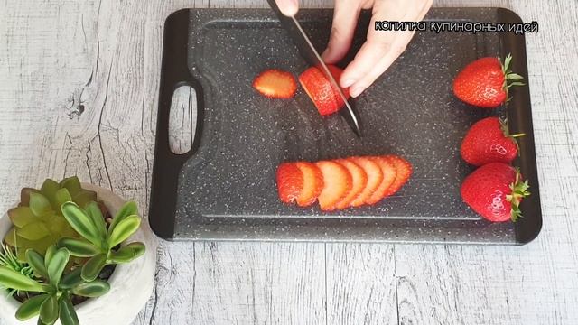 Десерт в стаканчиках с клубникой и творогом , за 15 минут! Такой нежный и такой вкусный!