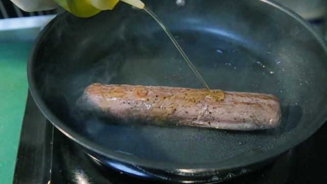 Спинка молодого барашка с овощным соте и тыквенным кремом | The back of a lamb with a pumpkin cream смотреть онлайн