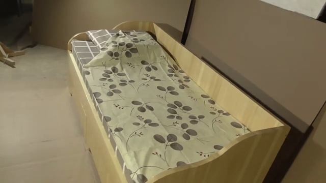 Односпальная кровать из массива кедра