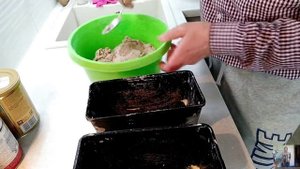 Хлеб на закваске из цельнозерновой пшеничной муки в духовке