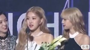 РЕАКЦИЯ ДЕВОЧЕК (BLACKPINK) КОГДА ОДНА ФАНАТКА КРИКНУЛА "ЛИСА ЧОНГУК" "LISA JUNGKOOK"