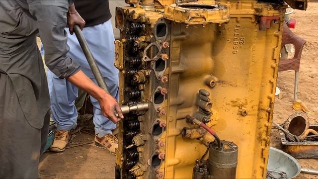 Rebuilding CAT Bulldozer Engine Completely || Repir and Restore CAT Engine Broken Crankshaft смотреть онлайн
