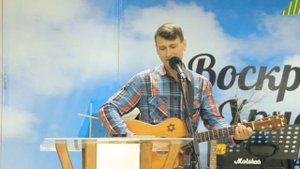 "Счастливый как никто другой" поет Роман Фрисман