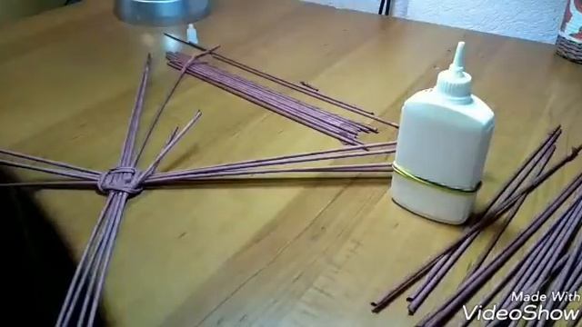 Плетение из газет. Как сплести круглое дно. Подроб смотреть онлайн