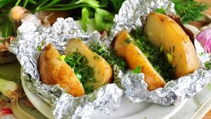 Как запечь картошку в духовке. Запеченная картошка в духовке это всегда вкусно и полезно!