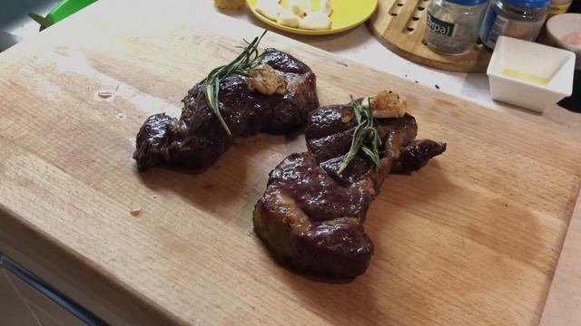 Кухонный Коммандос / Выпуск 2 / Стейки "Чак-ролл"