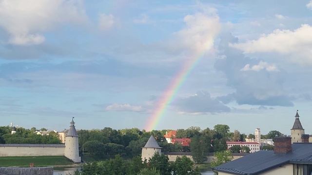 Радуга над Псковским кромом.  Rainbow over the Pskov Kremlin