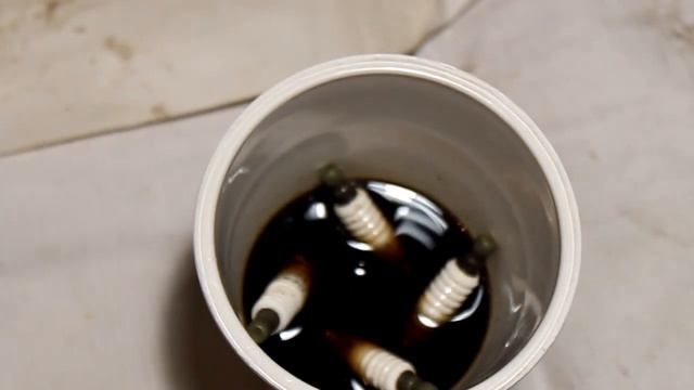 Как почистить СВЕЧИ зажигания КРОТОМ?! В домашних условиях.
