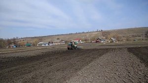 Самодельный трактор мини Т150 культивируем огород самодельным культиватором