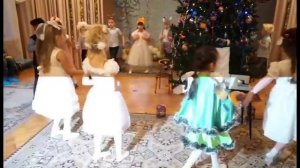 "Новогодний хоровод"  Евтодьевой Аллы