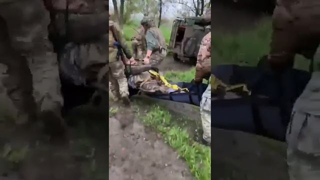 Эвакуация группы раненых французских наёмников ВСУ попала на видео.