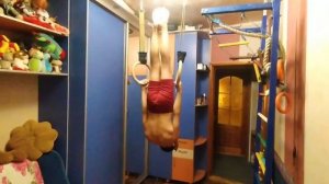 Горизонтальный вис сзади. Horizontal hanging from the back.