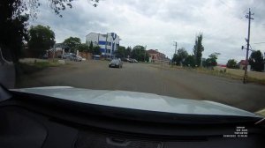 Вид из окна автомобиля, отдых у моря.