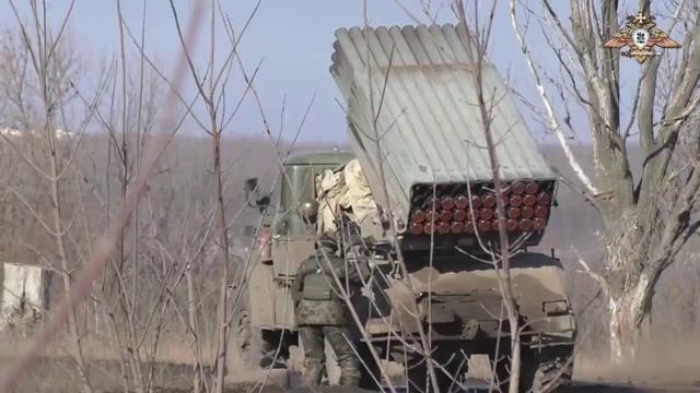 Боевой расчёт «Град» 1 Донецкого армейского корпуса нещадно громит украинских боевиков смотреть онлайн